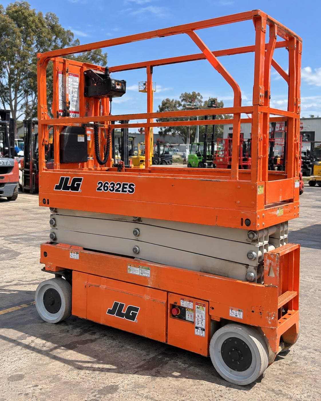 JLG 2632ES Electric Scissor Lift (26ft)