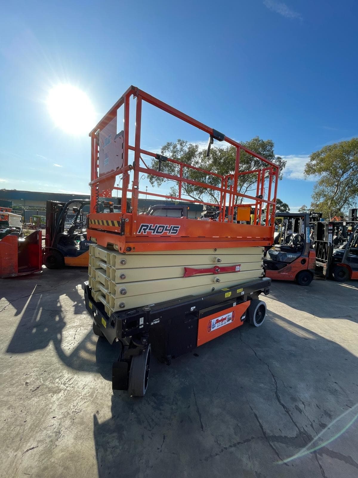 JLG R4045 Electric Scissor Lift (40ft)